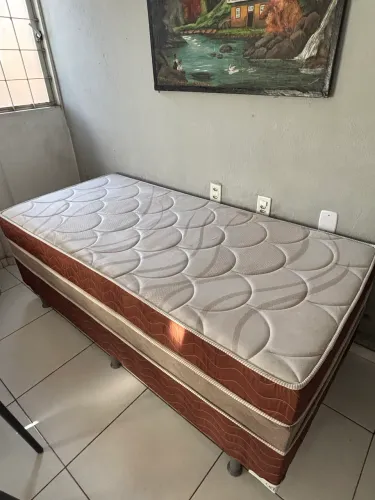 Cama box de solteiro semi nova