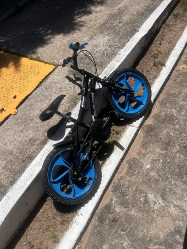 Bicicleta infantil semi nova