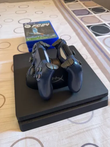 PlayStation 4 500GB +2 controles +5 Jogos + Carregador de controles