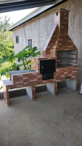 Churrasqueira conjugada com fogão a lenha completa