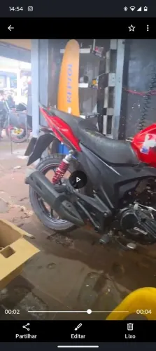 To vendendo porque quase me matei com ela, tem 6 marchas e 200c ao motor , tá zera