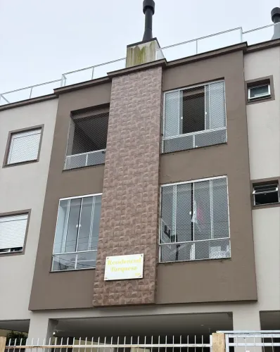 Alugo apartamento de 2 quartos anual !