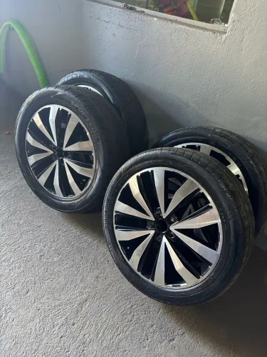 Rodas aro 20 com pneus