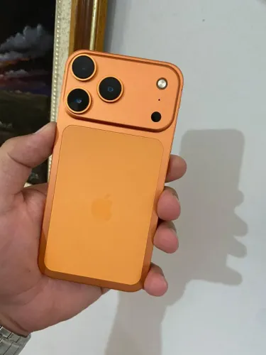Iphone xr na carcaça do 17