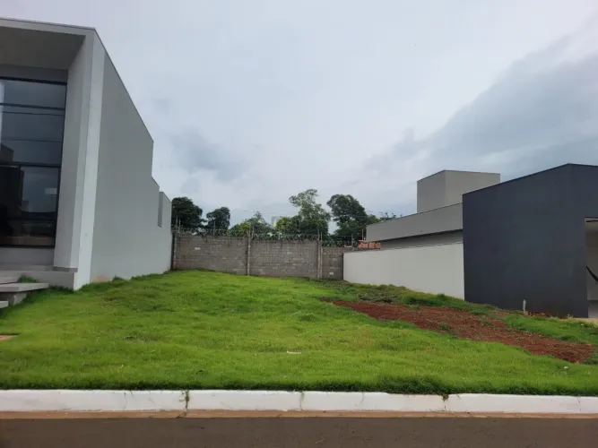 Terreno à venda no Condomínio Cond. Bellevie