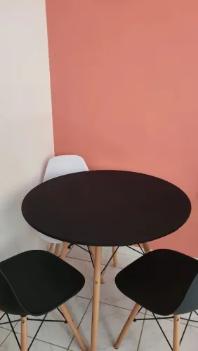Mesa com 3 cadeiras, para vender rapido