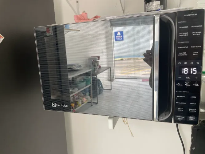 Microondas Eletrolux 36 litros prata e preto espelhado (Vai com suporte de parede)