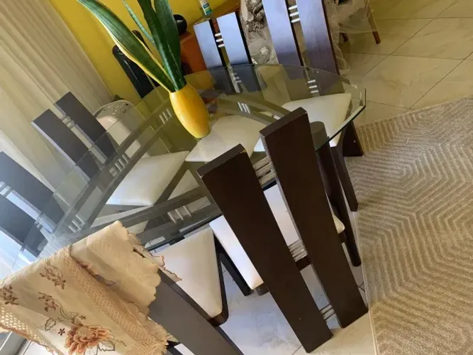 Mesa de jantar com 06 Cadeiras