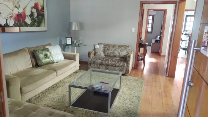 Oportunidade - Casa - Jardim América - 4 Dormitórios - 220m².