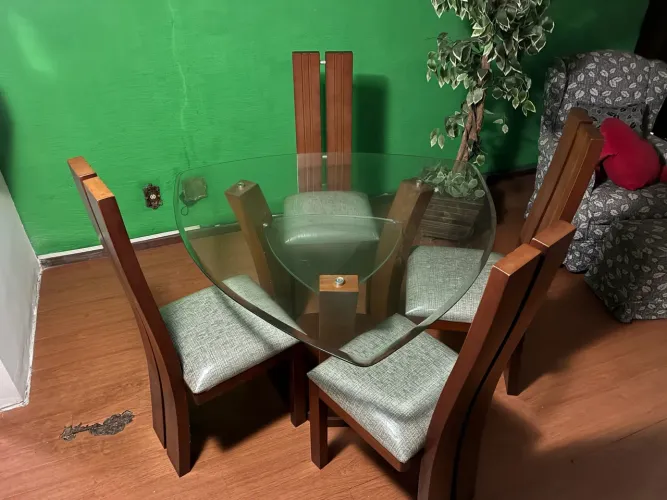 Mesa com 4 cadeiras + fogão 5 bocas