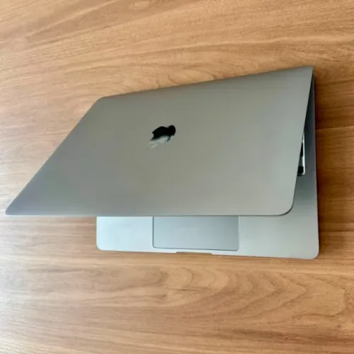 Apple Macbook Air M1 13.3 8gb Ssd-256gb + Case