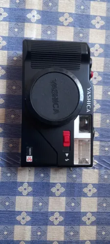Máquina fotográfica analógica anos 90