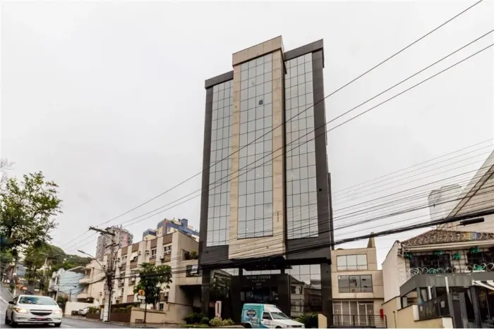 Salas/Conjuntos em Floresta com 48 m² , 2 vaga(s).