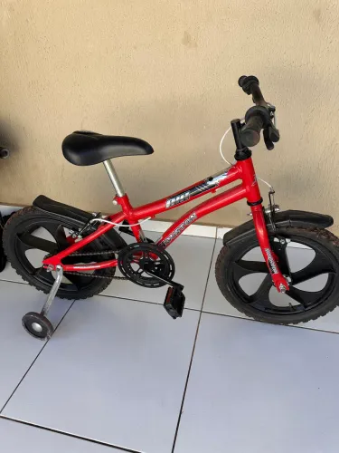 Vende-se bicicleta usada poucas vezes
