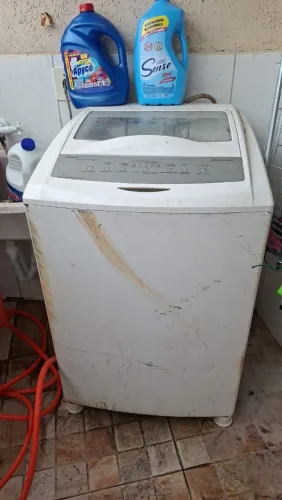 MÁQUINA DE LAVAR 12KG - PRECISA ARRUMAR CENTRÍFUGA 