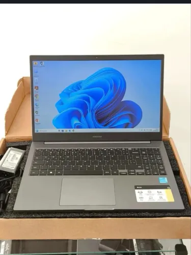 SAMSUNG BOOK CELERON 04 DE RAM, SSD NVEME 256GB,CAIXA PROMOÇÃO ?