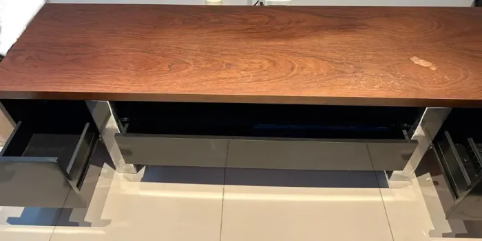 Rack Rudnick 1,80 m em Madeira com Pés em Inox - Excelente Estado PROMOÇÃO