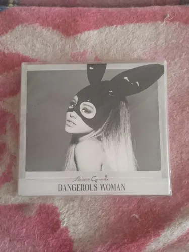 Ariana Grande - Dangerous Woman
