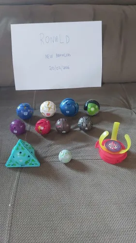 Lote Brinquedos Bakugan + Bakurack Estojo