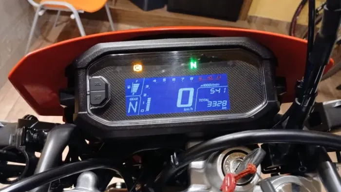 Vende-se Honda Tornado novinha