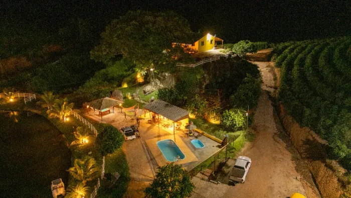 FAZENDA EM CARANGOLA - MG COM APROXIMADAMENTE 5 ALQUEIRES, 43 MIL PÉS DE CAFÉ EM PRODUÇÃO