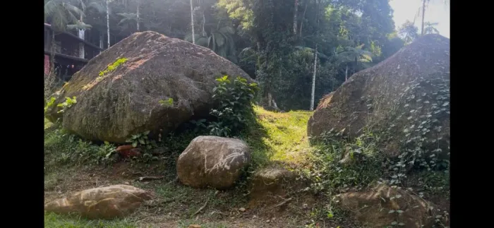 VENDO * Terreno localizado na Serrinha do Alambari