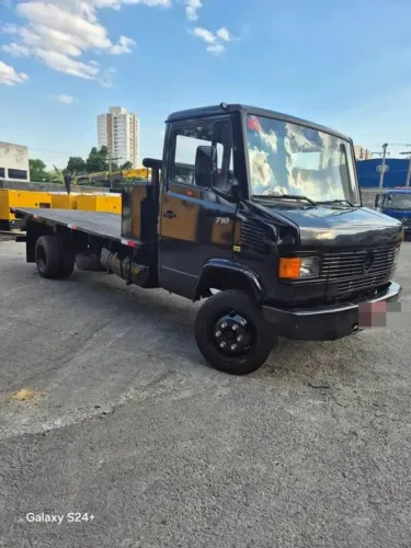 VENDO CAMINHAO 2001 Mercedes-Benz mb 710 URGENTE 