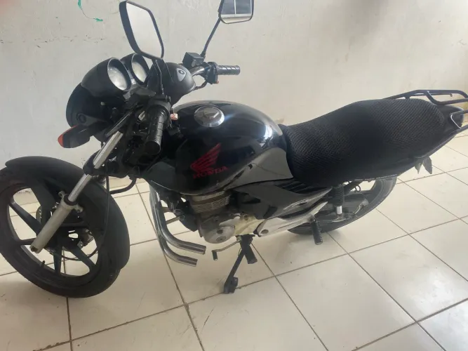 Vendo Fan 150 completinha