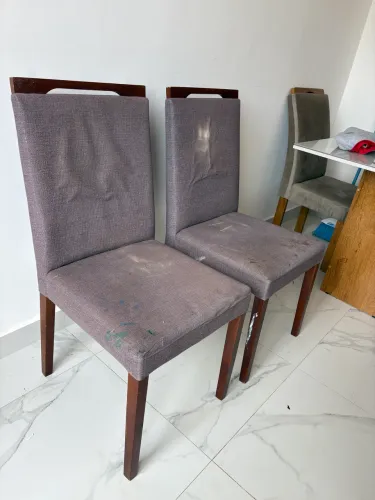 4 CADEIRAS DE MADEIRA USADAS SUPER RESISTENTES