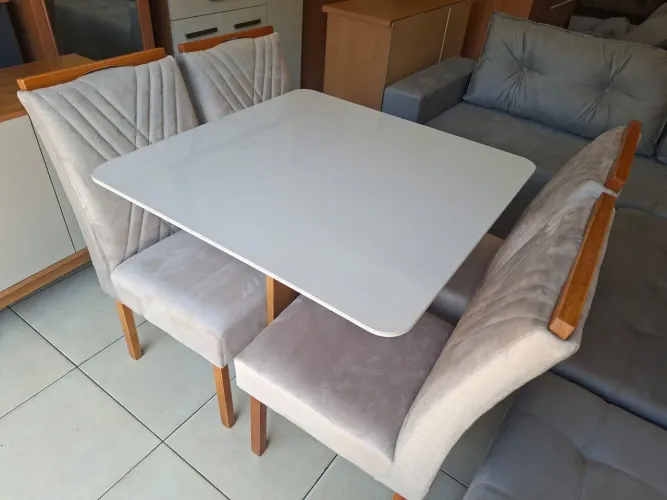 Jogo Completo De Mesa De Jantar Novo De 1.900 a vista por 1.490 a vista.
