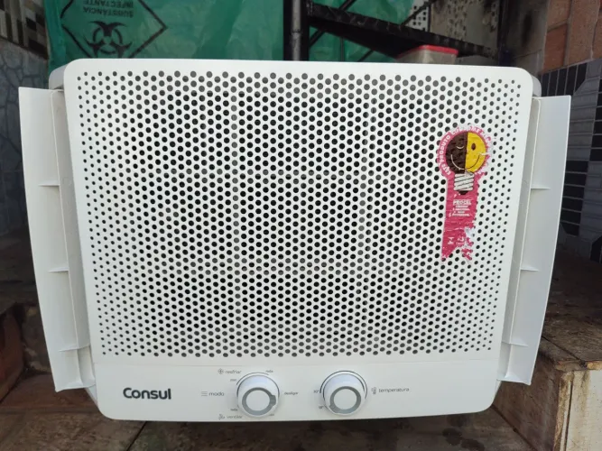 Ar condicionado Consul 10 BTUs 127 volts semi novo 650,00