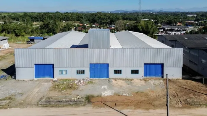 Galpão Industrial à venda em Araquari-SC: 2 salas, 4 banheiros, 10 vagas de garagem e 2.00