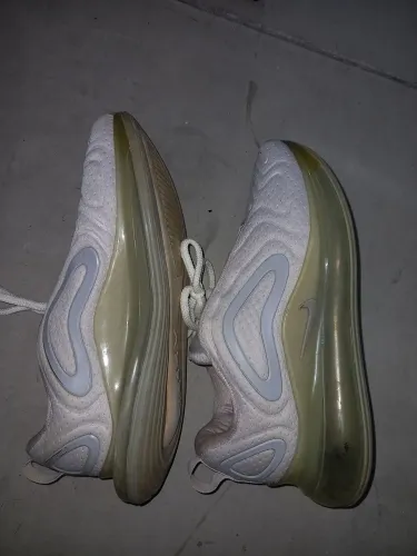 Tênis Nike tamanho 40 com defeito 