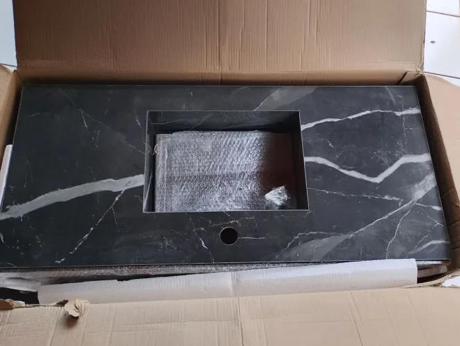 Bancada com cuba esculpida em porcelanato 1 m