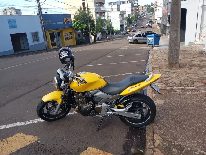 Hornet 2006 carburada