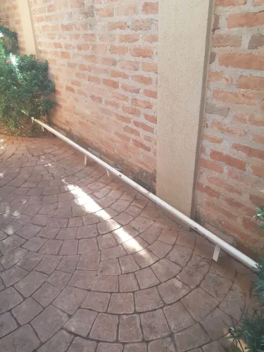 2 Barras de ferro para chumbar na parede