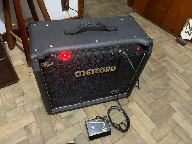 Amplificador para guitarra Meteoro NITROUS 100G