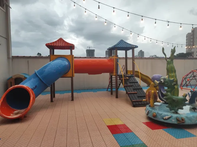 Parque infantil usado
