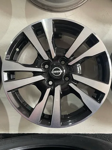 Jogo de Rodas Nissan Aro 15 Diamantada