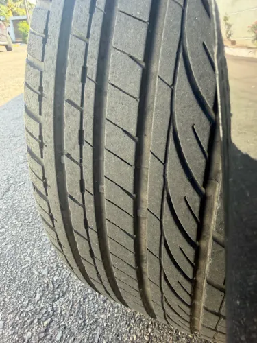 Pneus 215/35-18