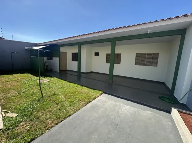 Casa Residencial com 3 quartos para alugar por R$ 1700.00, 100.00 m2 - JARDIM ALVORADA - M