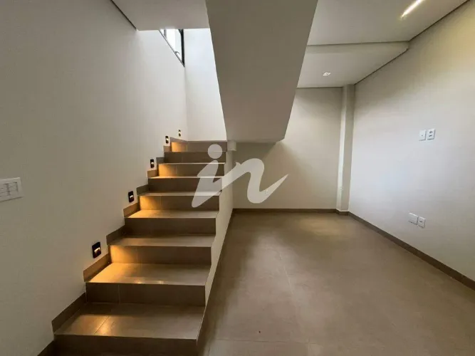 Sobrado à venda com 3 quartos (1 suíte) no Bairro Novo Mundo Uberlândia