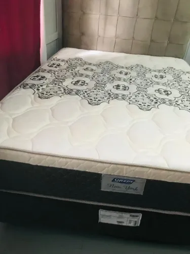 Vendo cama de casal motivo de viagem 