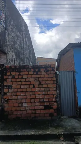Vende-se terreno tipo L bem localizado
