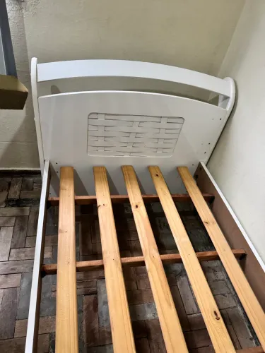 Cama de Solteiro em Laca (Sem Colchão) - Retirada no Local