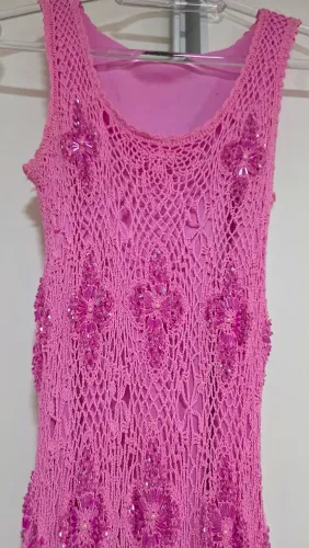 Vendo vestido rosa crochê com forro.