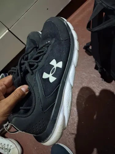 Tênis Under Armour Charged Assert
