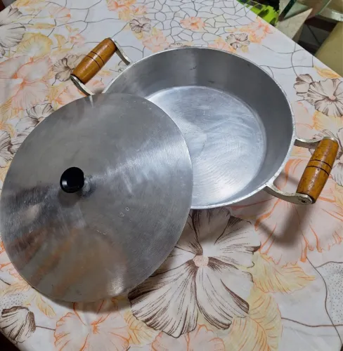 Panela de alumínio batido