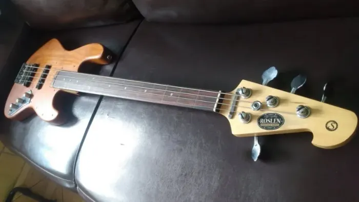 Baixo Jazz Bass fletless