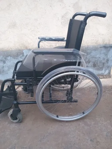 Cadeira de rodas semi nova